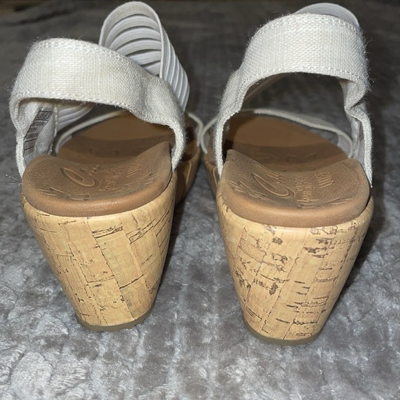 Skechers Luxe Foam Wedge Sandals. Size 7.5. Off White. - Picture 4 of 9